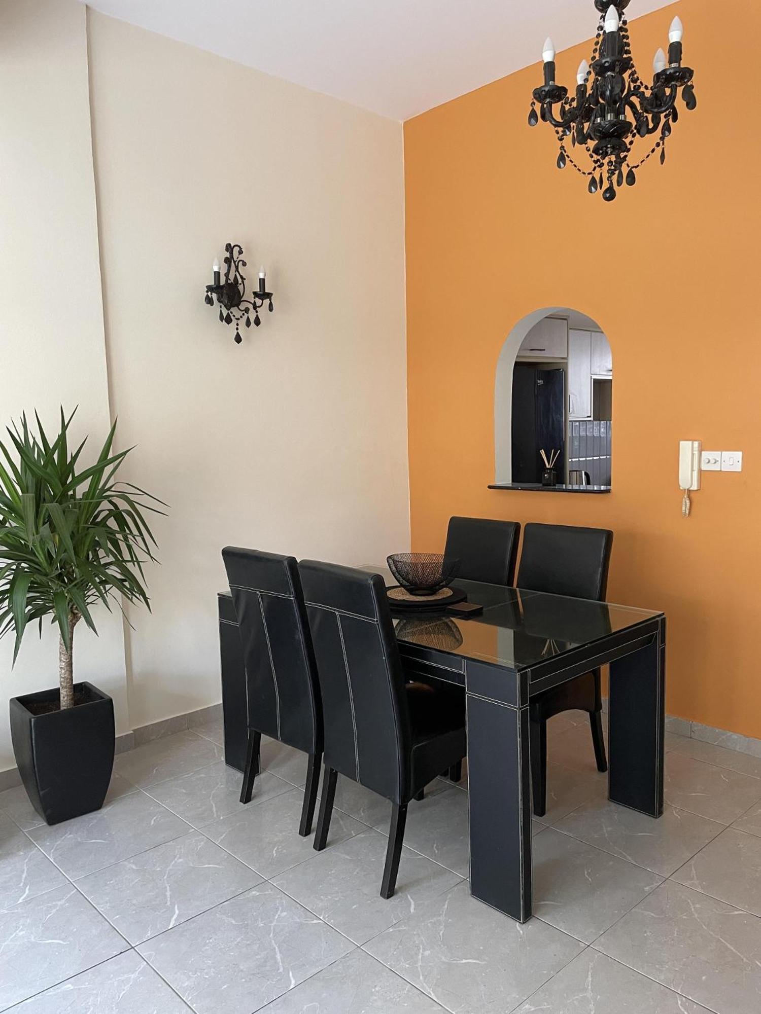Apartament Townhouse With Pool 5 Minute Walk To