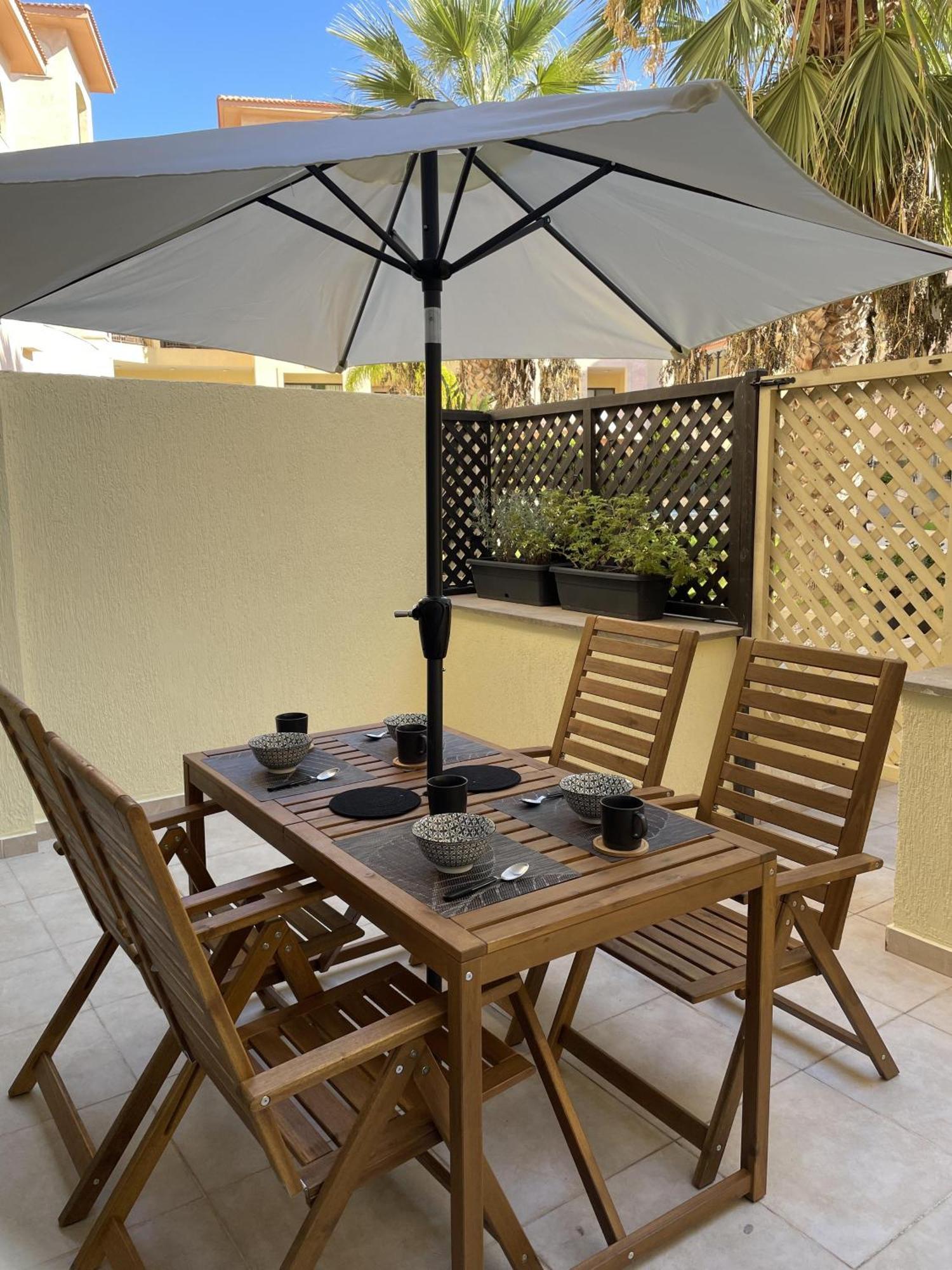 Townhouse With Pool 5 Minute Walk To Apartament Pafos