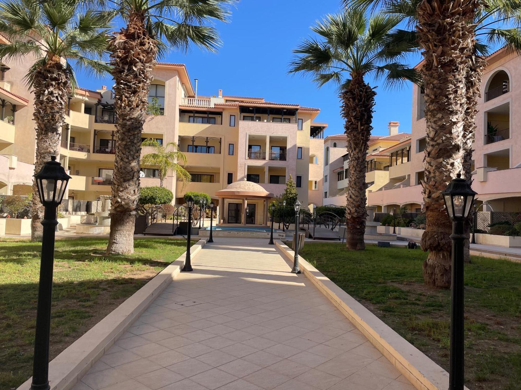 Townhouse With Pool 5 Minute Walk To Pafos