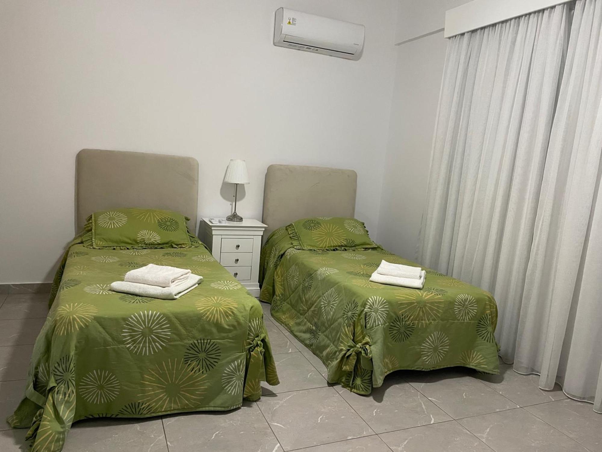 Townhouse With Pool 5 Minute Walk To * Pafos