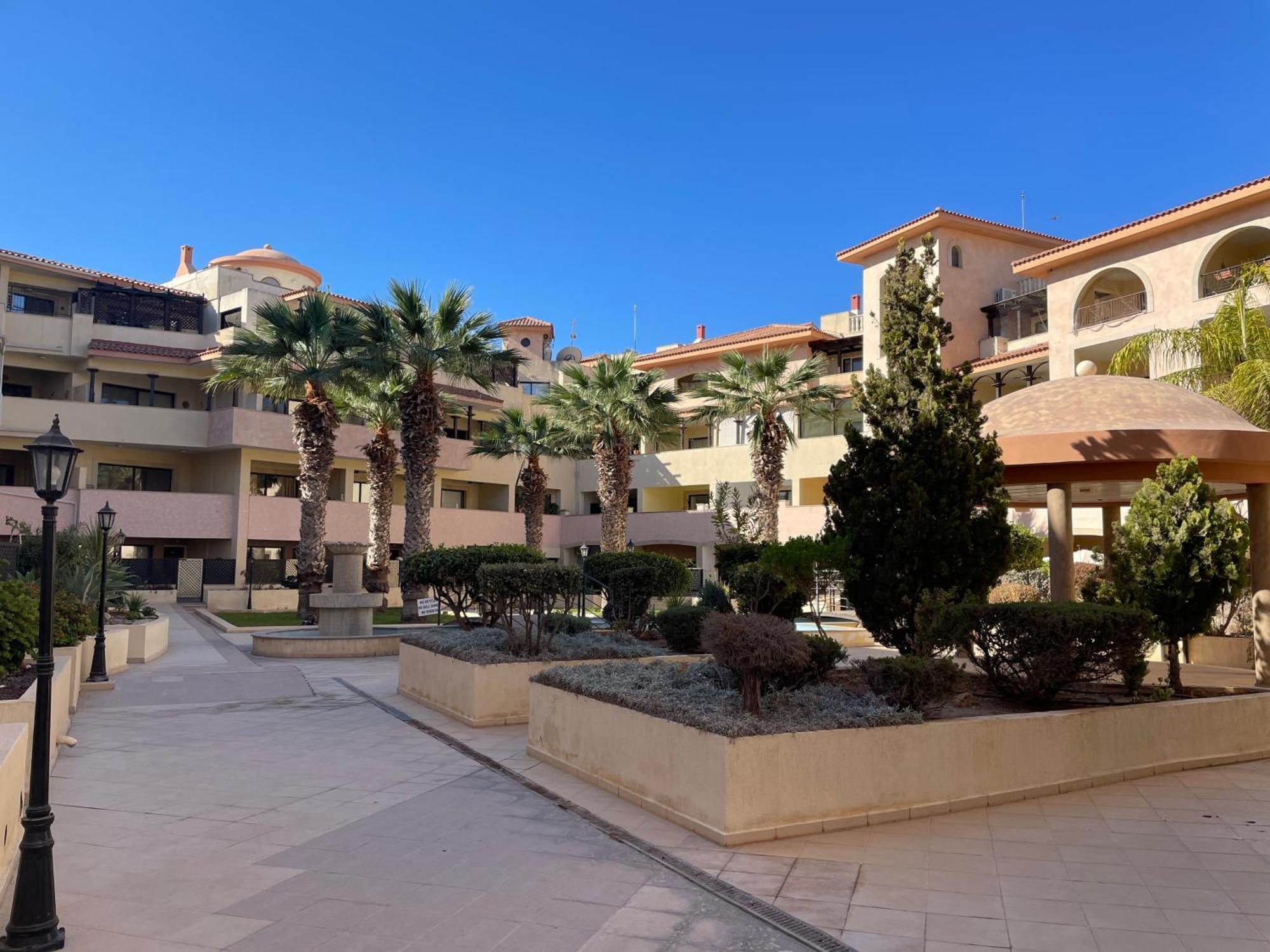 Townhouse With Pool 5 Minute Walk To * Pafos